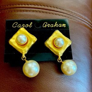 Vintage beautiful pearl and gold statement earrings